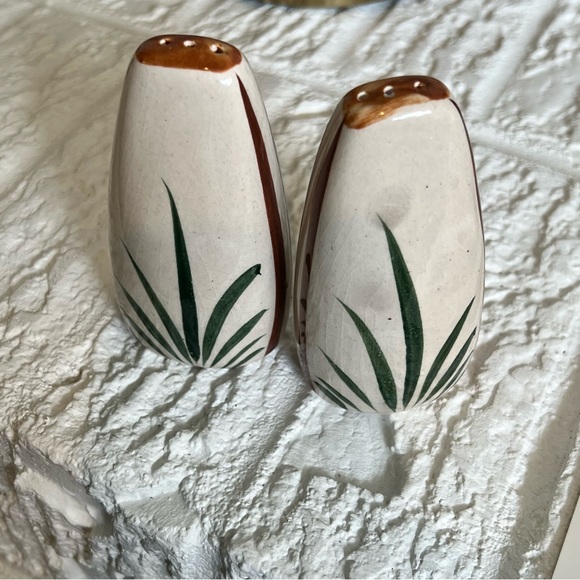 Tonala Hand Painted Floral Pottery Salt and Pepper Shakers Mexico - Picture 6 of 6